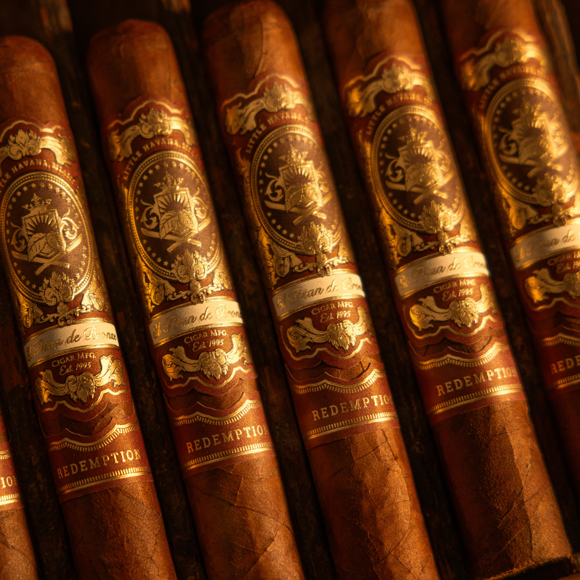 Close up of the ETB cigars in the box with the focus on the band